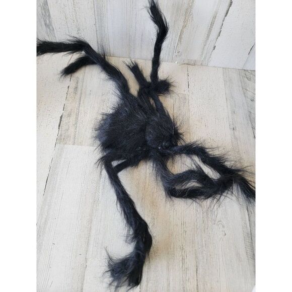 Large fuzzy tarantula spider Halloween scary pop decor - Picture 9 of 14